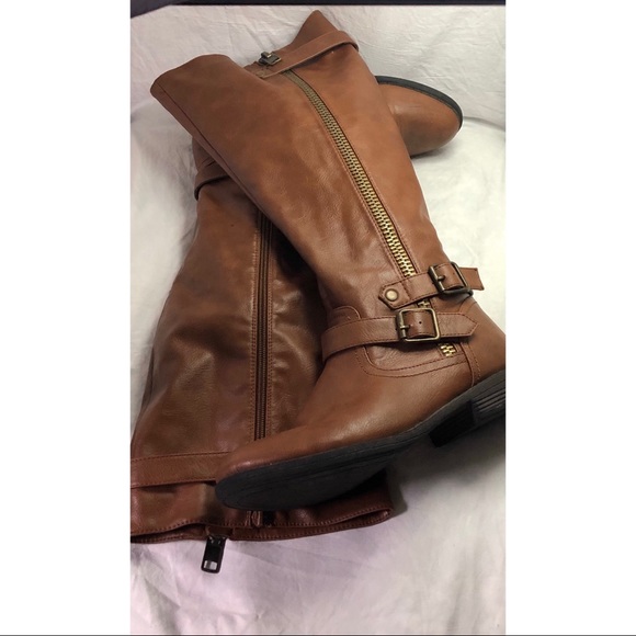 Brown boots - Picture 3 of 9